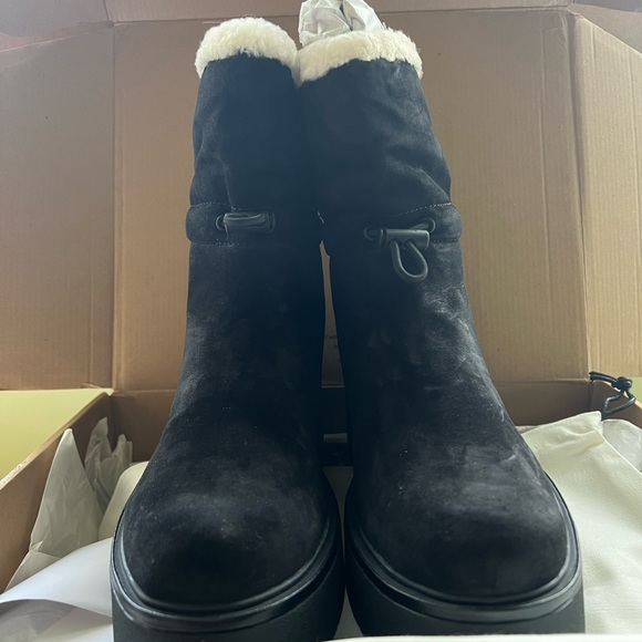 Vince Bellingham Black Shearling  Boot - Picture 5 of 8